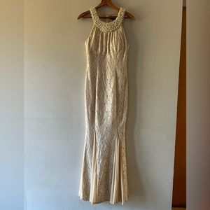CATCHET IVORY LACE EVENING GOWN, Pearl, Lined, Mermaid, Formal, Metallic, size 4